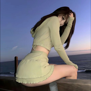 飞霄扒腿吃奶18禁🈲️视频
